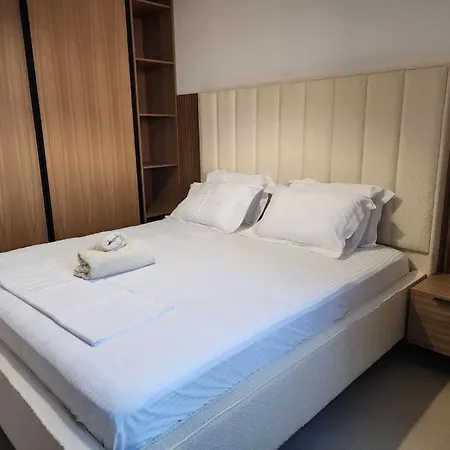 White 3 * Sarande