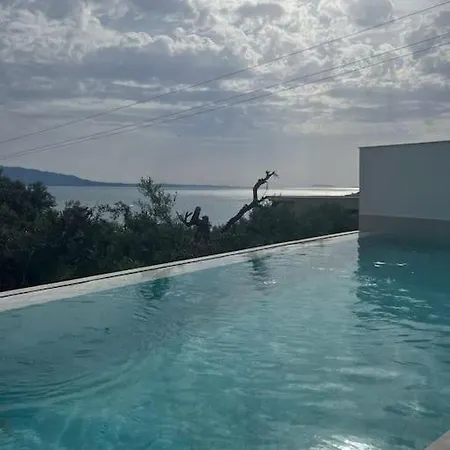 Apartment White 3 *