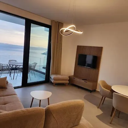 White 3 Apartment Sarande